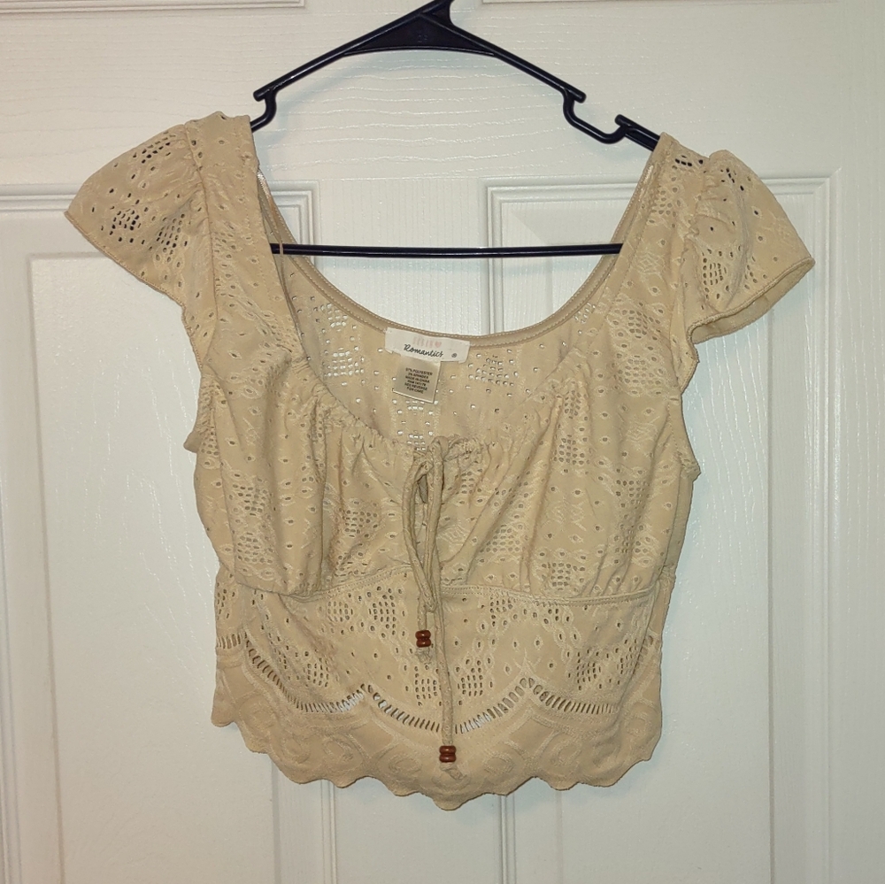 Short sleeve crop top